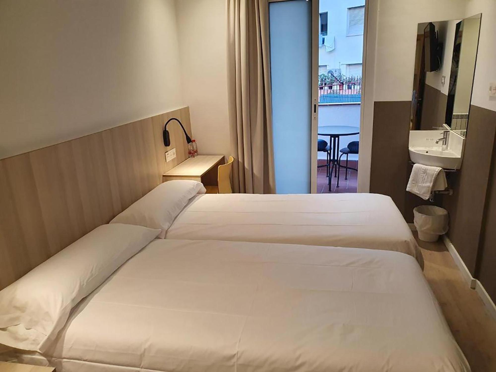 Hostal Bestprice Barcelona Stadium — Fotos 1